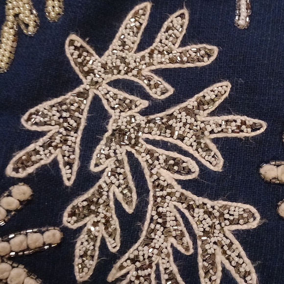 Christmas pillow cover navy blue with white coral sequins 🎄🌴 - Picture 3 of 9